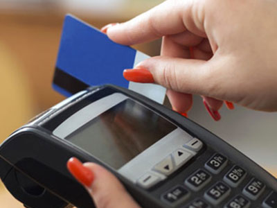 quet-the-tin-dung-lay-tien-mat